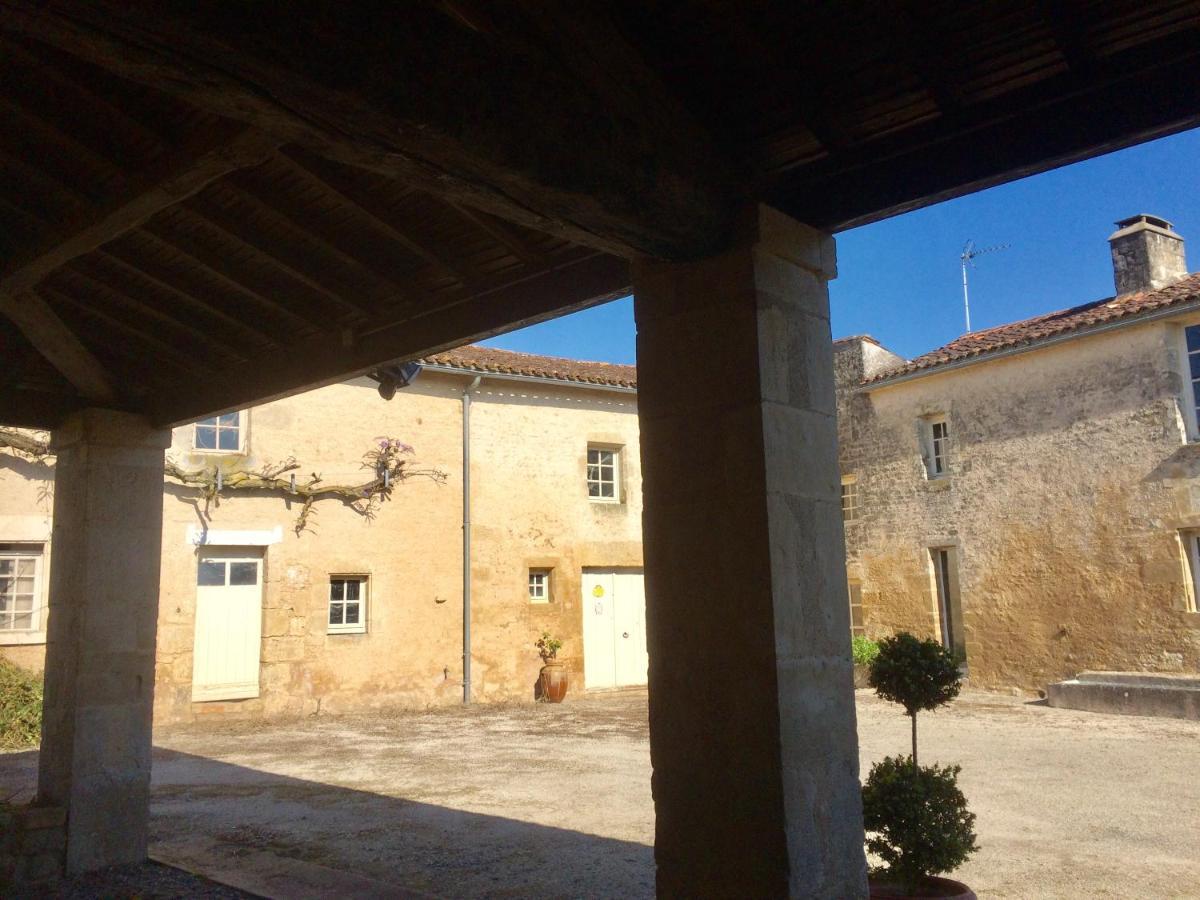 Logis De La Touche Bed & Breakfast Saint-Hilaire-des-Loges Екстериор снимка