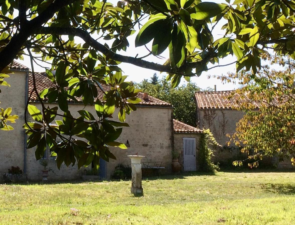 Logis De La Touche Bed & Breakfast Saint-Hilaire-des-Loges Екстериор снимка